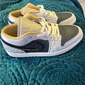Air Jordan 1 Low SE Beaded Swoosh